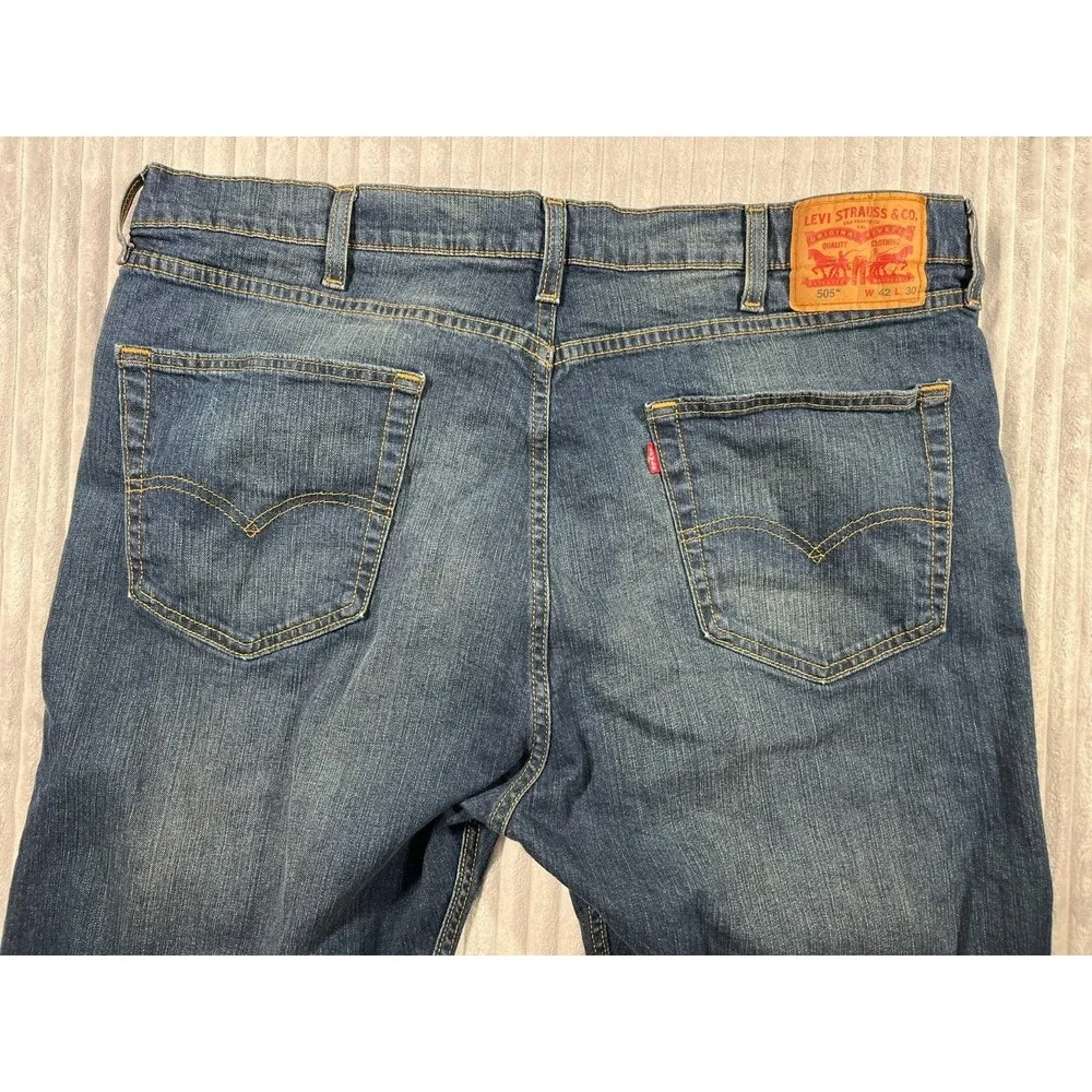 Levi's Jeans Men's 42x30 505 Straight Leg High Rise Medium Wash Denim Whiskering